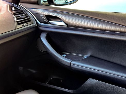 Certified 2025 BMW X4 xDrive30i w/ Premium Package image 29