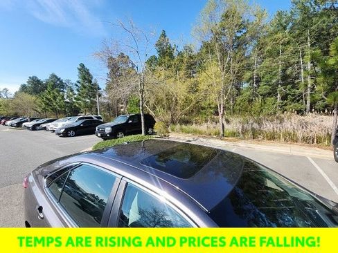 Used 2015 Toyota Camry XLE w/ Moonroof Package image 18