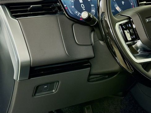 New 2026 Land Rover Range Rover Long Wheelbase SE image 10