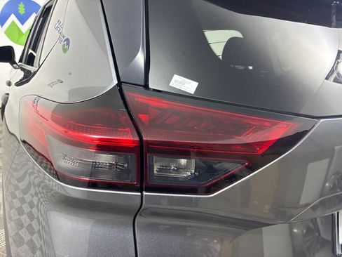 Used 2023 Nissan Rogue S AWD/4WD image 8