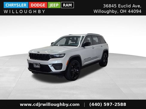 Used 2023 Jeep Grand Cherokee Altitude AWD/4WD image 1