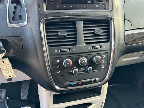 Used 2011 Dodge Grand Caravan Mainstreet w/ PWR Convenience Group image 27