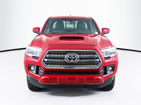 Used 2016 Toyota Tacoma TRD Sport w/ Towing Package image 2