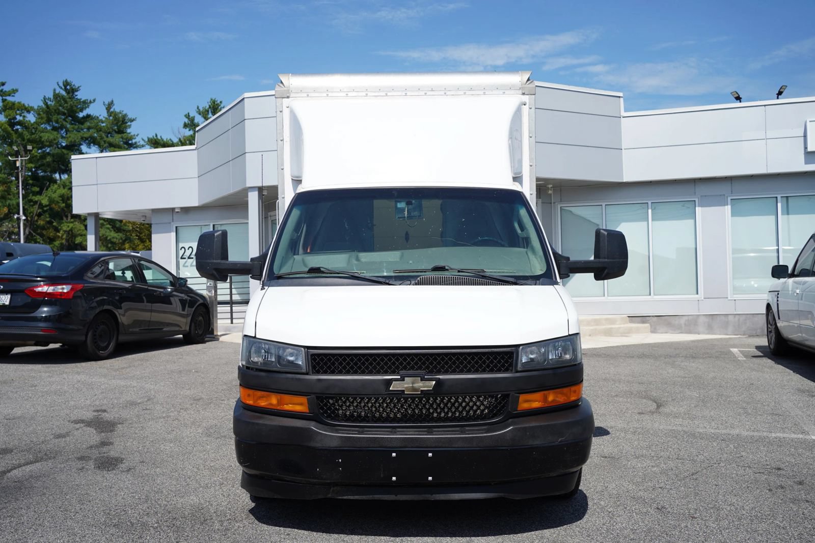Used 2023 Chevrolet Express 3500 w/ Power Convenience Package RWD image 5