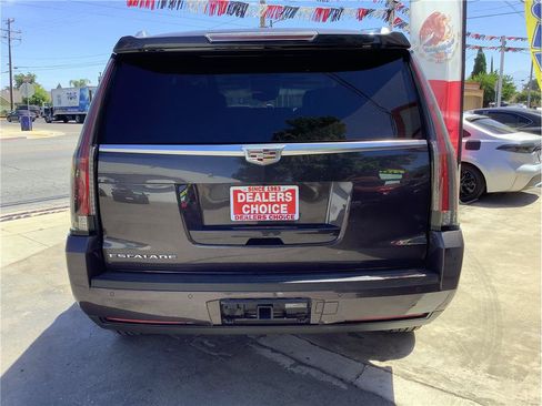 Used 2016 Cadillac Escalade Luxury RWD image 5
