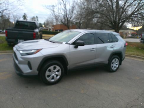 Used 2025 Toyota RAV4 LE image 8