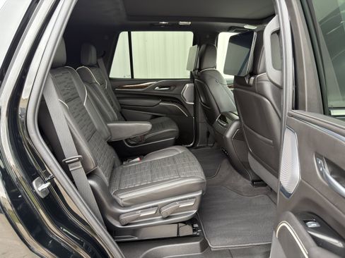 Used 2024 Cadillac Escalade Premium Luxury Platinum AWD/4WD image 23