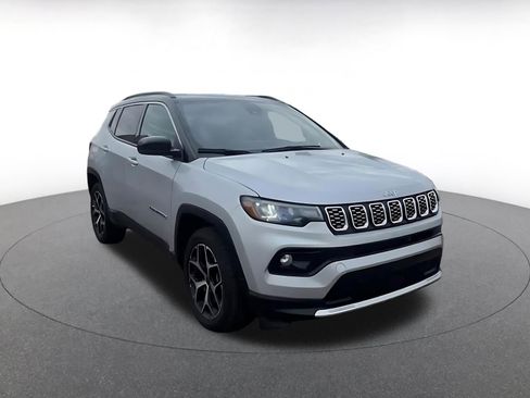 Used 2025 Jeep Compass Limited image 3