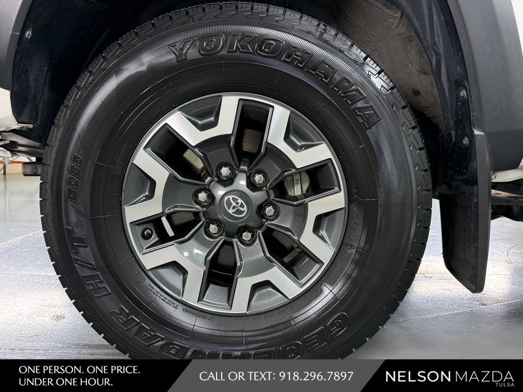 Used 2020 Toyota Tacoma TRD Off-Road w/ TRD Premium Off Road Package AWD/4WD image 11