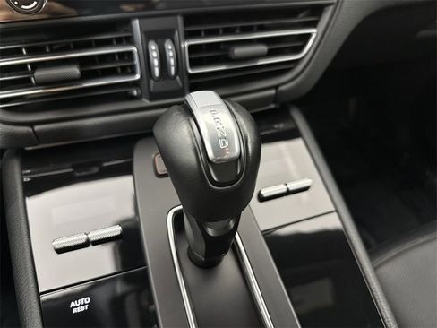 Certified 2023 Porsche Macan image 33