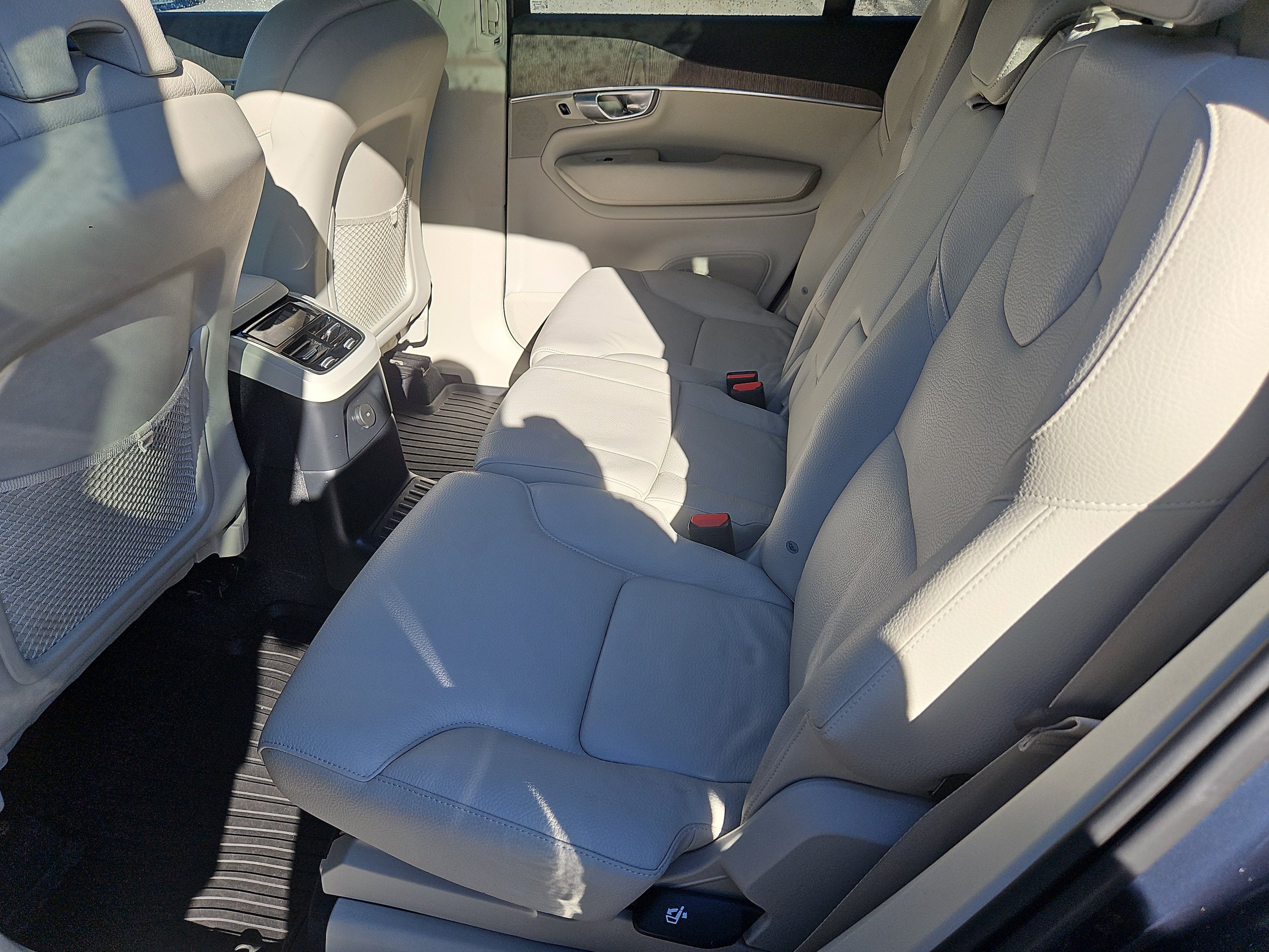 Used 2024 Volvo XC90 T8 Plus w/ Protection Package Premier AWD/4WD image 33
