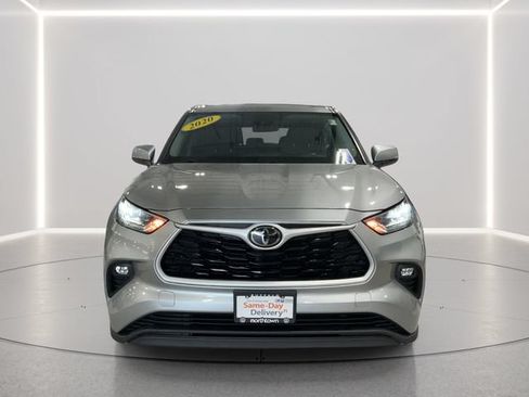 Used 2020 Toyota Highlander LE AWD/4WD image 9