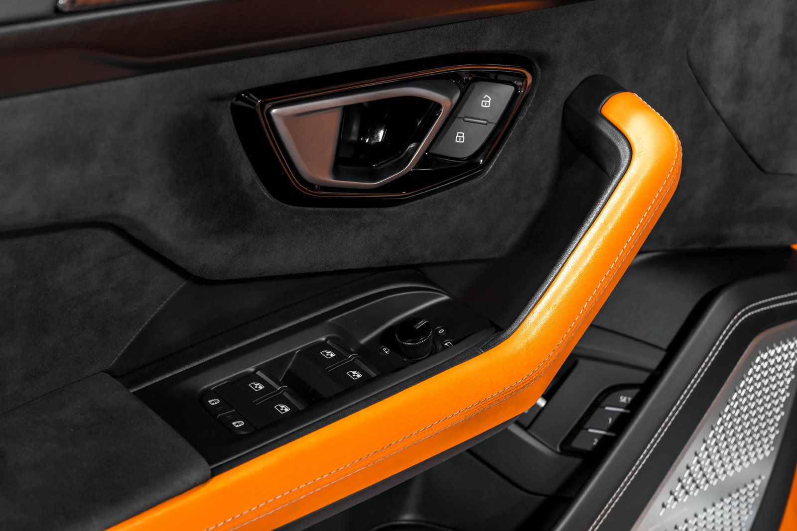 Used 2022 Lamborghini Urus AWD/4WD image 11