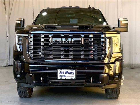 Used 2024 GMC Sierra 3500 Denali Ultimate image 2