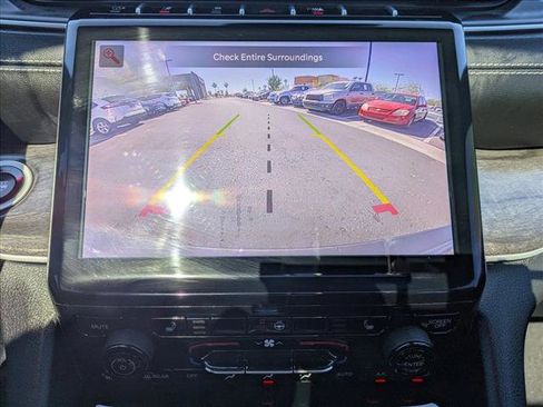 Used 2024 Jeep Grand Cherokee Limited image 15