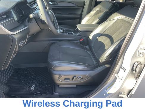 Used 2024 Jeep Grand Cherokee Altitude image 19