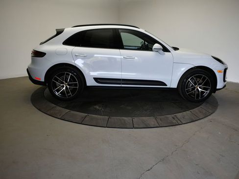 Certified 2023 Porsche Macan AWD/4WD image 8