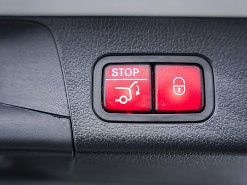 Certified 2025 Mercedes-Benz GLB 250 4MATIC image 12