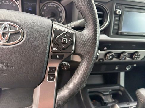 Used 2019 Toyota Tacoma SR5 w/ SR5 Appearance Package (SM) image 15