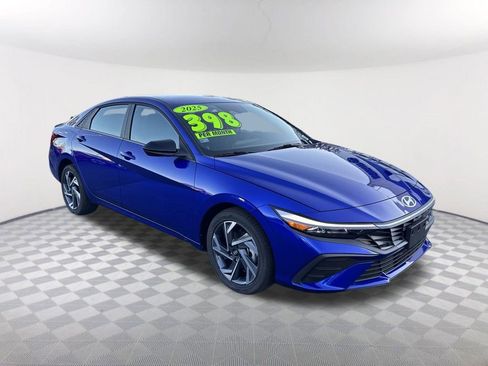Used 2025 Hyundai Elantra SEL image 3