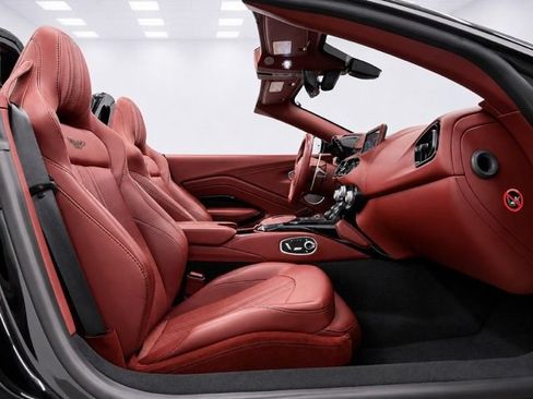 Used 2021 Aston Martin V8 Vantage Roadster RWD image 18