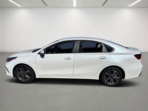 Used 2023 Kia Forte LXS image 3