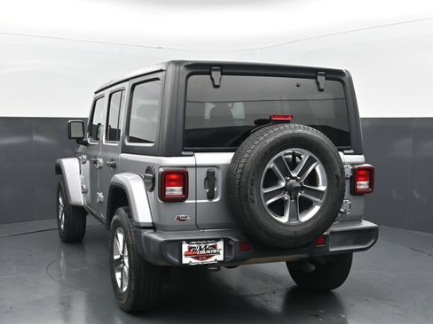 Used 2021 Jeep Wrangler Unlimited Sahara AWD/4WD image 4