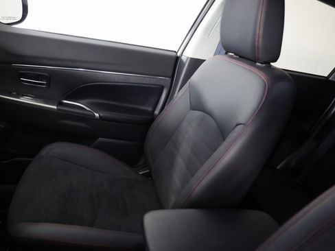 Used 2022 Mitsubishi Outlander Sport SE image 32