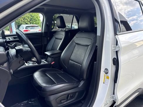 Used 2023 Ford Explorer Limited w/ Limited Technology Package AWD/4WD image 10