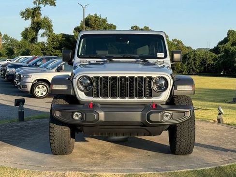Used 2024 Jeep Wrangler Unlimited Rubicon w/ Technology Group AWD/4WD image 2