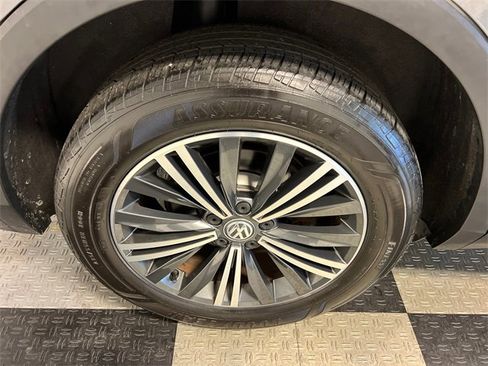 Used 2018 Volkswagen Tiguan SE image 14