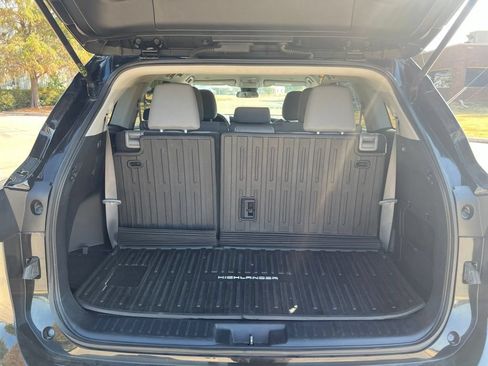 Used 2023 Toyota Highlander L FWD image 16