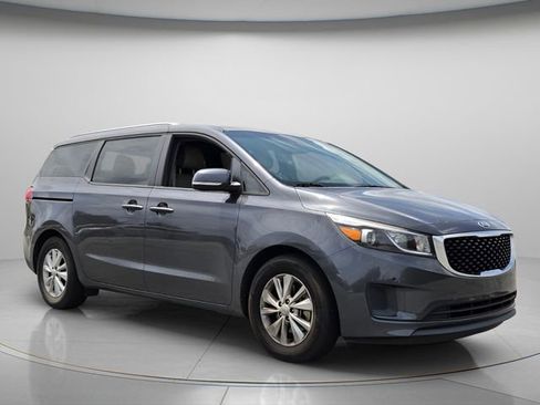 Used 2017 Kia Sedona LX w/ LX Essentials Premium Package FWD image 8