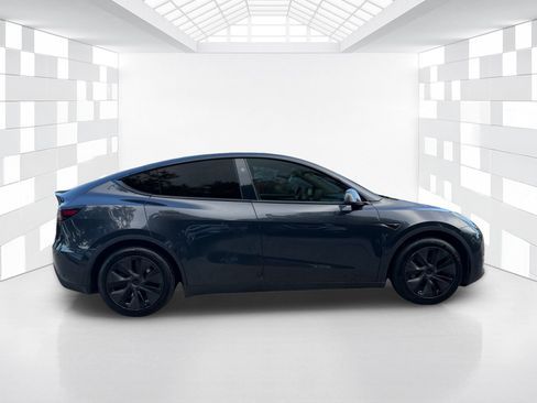 Used 2025 Tesla Model Y Long Range AWD/4WD image 8
