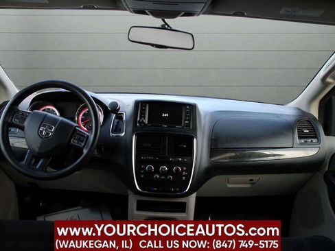 Used 2018 Dodge Grand Caravan SE w/ UConnect Hands-Free Group image 27