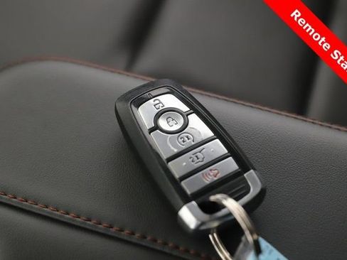 Used 2025 Ford Expedition Active image 3