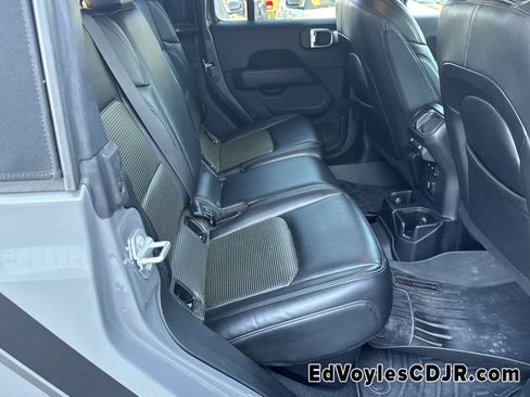 Used 2021 Jeep Gladiator Overland image 18