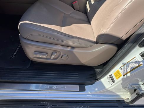 Used 2020 Lexus GX 460 Premium w/ Premium Package image 17