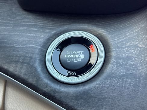 New 2025 Jeep Grand Cherokee Limited w/ Luxury Tech Group II image 23