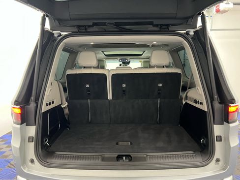 Used 2022 Jeep Wagoneer Series II w/ Premium Group I image 7