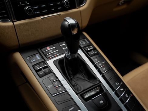 Used 2018 Porsche Macan AWD/4WD image 51