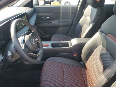 Certified 2025 Nissan Kicks SR w/ SR Premium Package FWD image 18