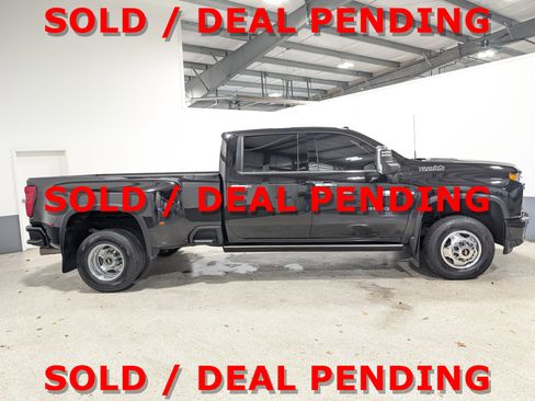Used 2022 Chevrolet Silverado 3500 High Country image 2