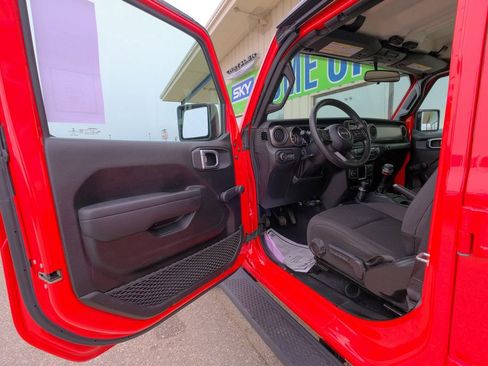 Used 2022 Jeep Wrangler Unlimited Sport image 27