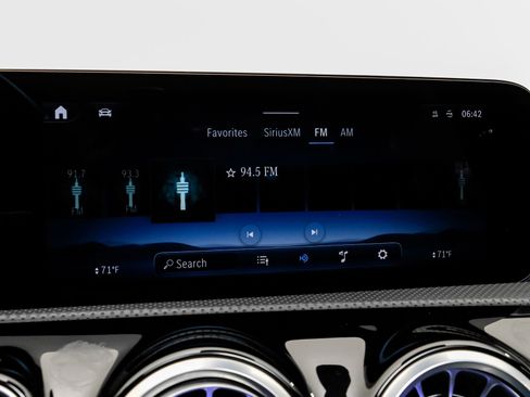 Used 2025 Mercedes-Benz CLA 250 4MATIC image 28