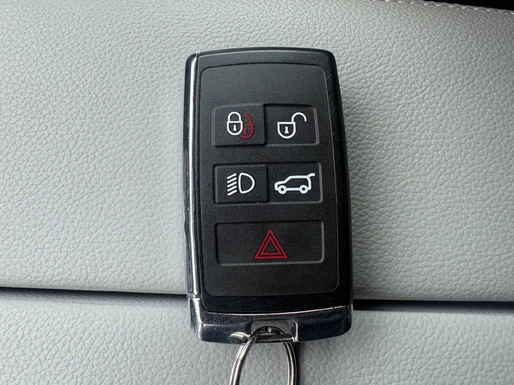 Used 2023 Land Rover Range Rover Evoque R-Dynamic SE AWD/4WD image 28