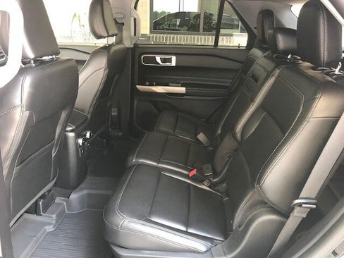 Used 2023 Ford Explorer XLT w/ Equipment Group 202A RWD image 7