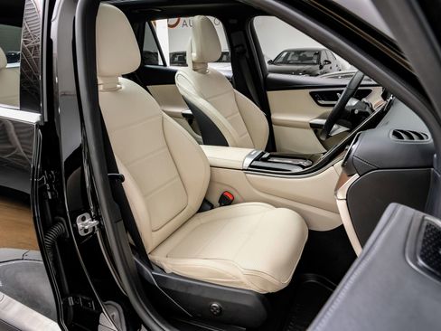 Used 2024 Mercedes-Benz GLC 300 4MATIC image 34