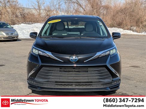 Used 2024 Toyota Sienna LE image 8