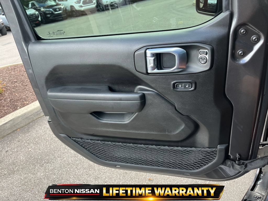 Used 2022 Jeep Gladiator Sport AWD/4WD image 13